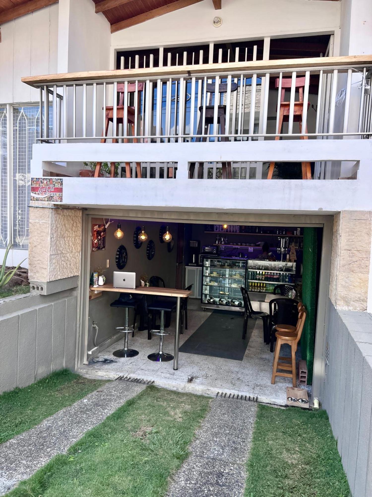 Sereni Laureles Cafe Guest house *